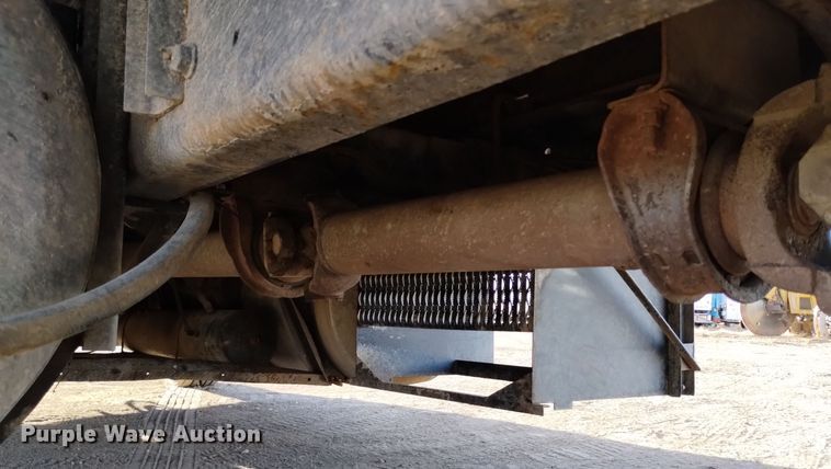 image for item DV6627 1998 International 9400 box truck with mud mixing system