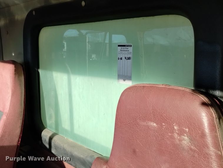 image for item DV6627 1998 International 9400 box truck with mud mixing system