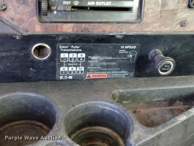 image for item DV6627 1998 International 9400 box truck with mud mixing system