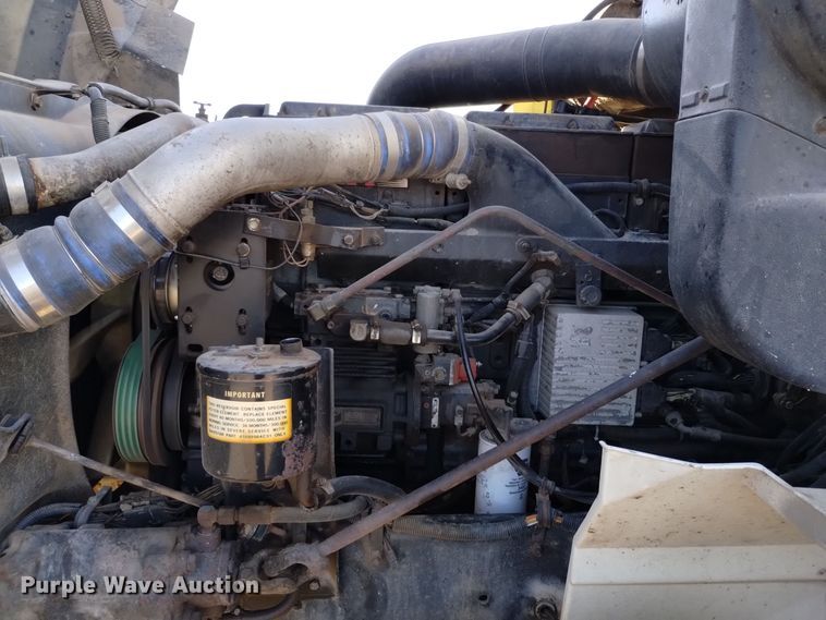 image for item DV6627 1998 International 9400 box truck with mud mixing system