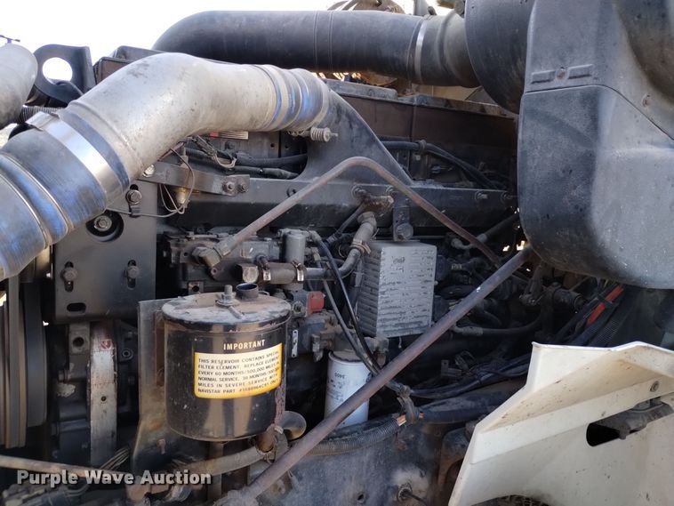 image for item DV6627 1998 International 9400 box truck with mud mixing system