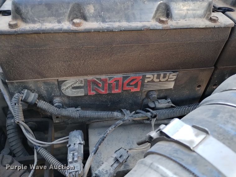 image for item DV6627 1998 International 9400 box truck with mud mixing system