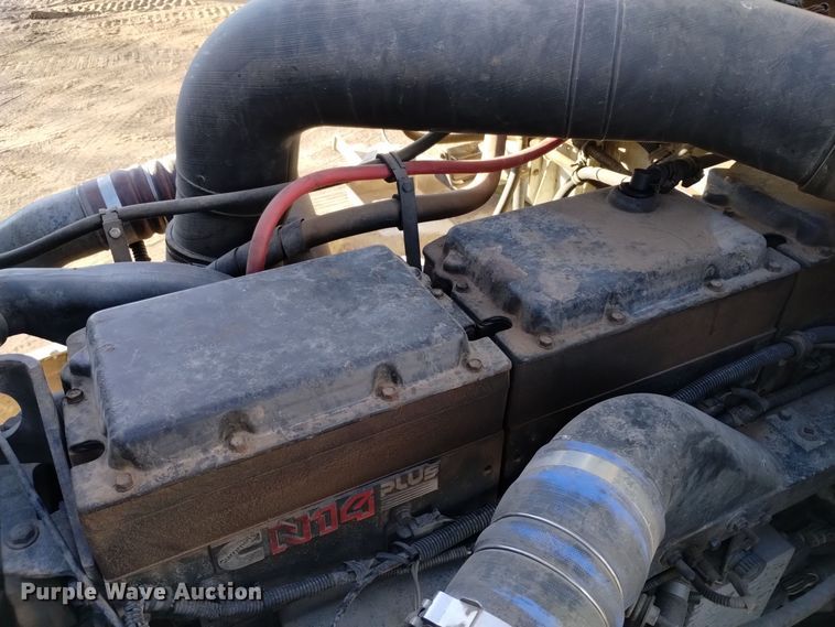 image for item DV6627 1998 International 9400 box truck with mud mixing system