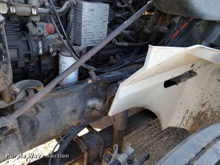 image for item DV6627 1998 International 9400 box truck with mud mixing system