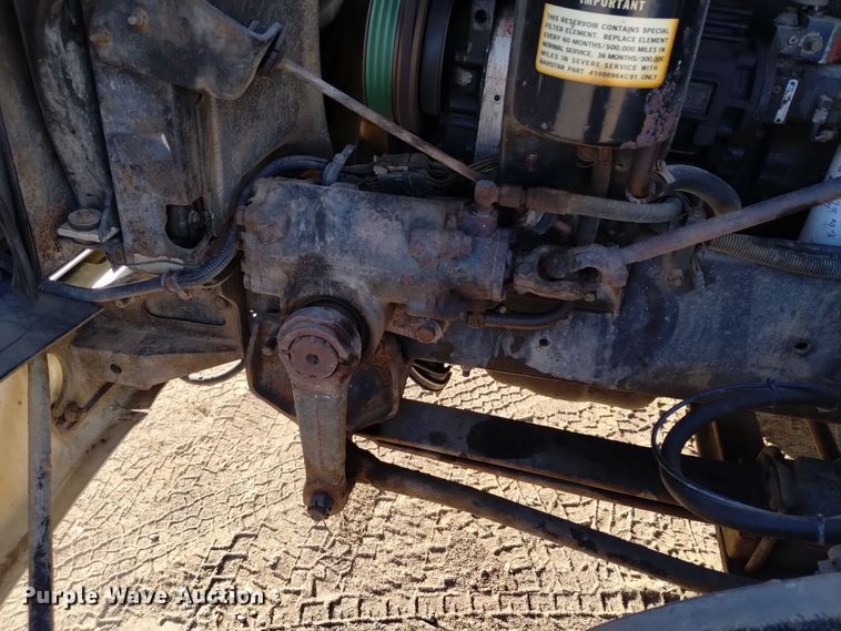 image for item DV6627 1998 International 9400 box truck with mud mixing system