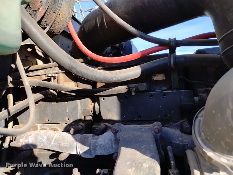 image for item DV6627 1998 International 9400 box truck with mud mixing system