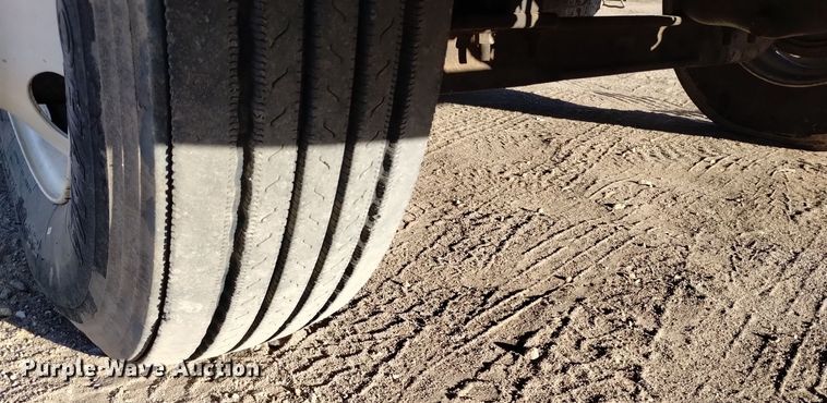 image for item DV6627 1998 International 9400 box truck with mud mixing system