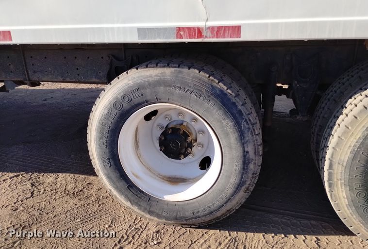 image for item DV6627 1998 International 9400 box truck with mud mixing system