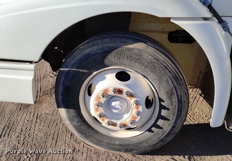 image for item DV6627 1998 International 9400 box truck with mud mixing system