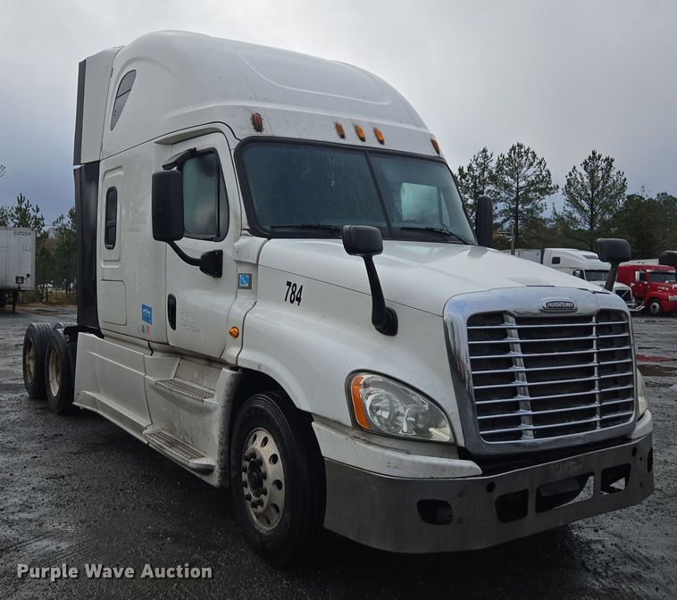image for item DW1750 2015 Freightliner Cascadia semi truck