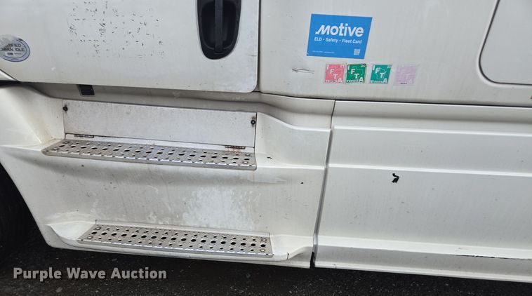 image for item DW1750 2015 Freightliner Cascadia semi truck