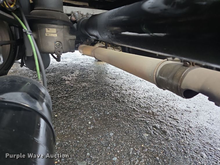 image for item DW1750 2015 Freightliner Cascadia semi truck