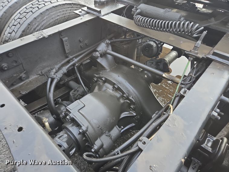 image for item DW1750 2015 Freightliner Cascadia semi truck