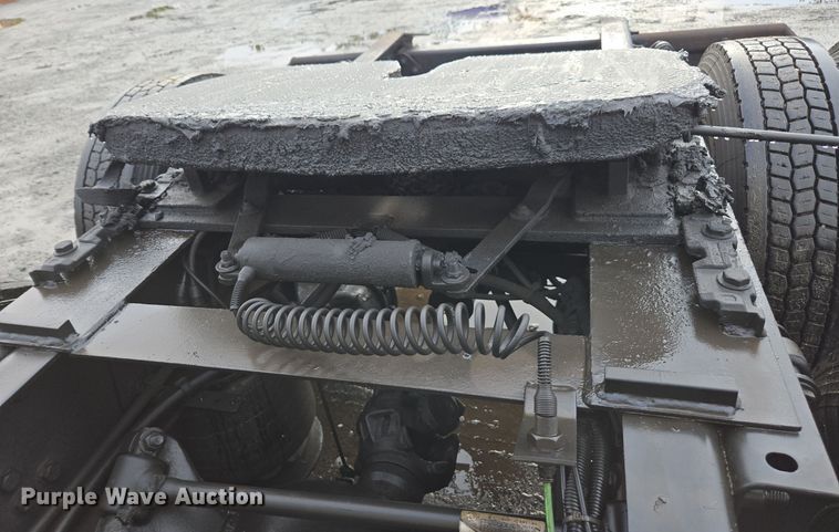 image for item DW1750 2015 Freightliner Cascadia semi truck