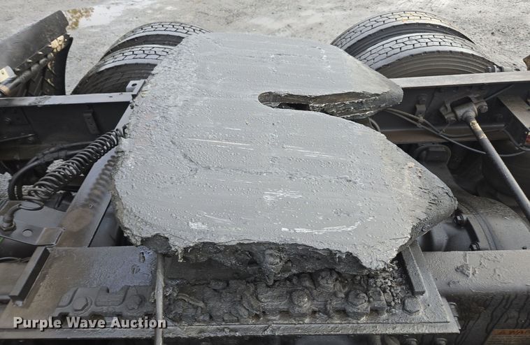 image for item DW1750 2015 Freightliner Cascadia semi truck