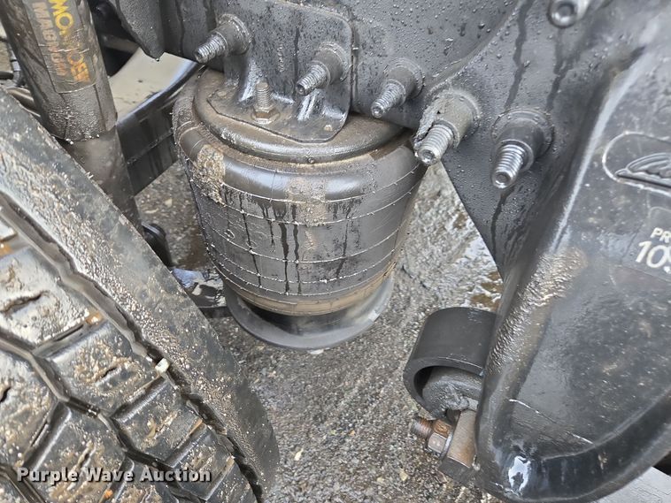 image for item DW1750 2015 Freightliner Cascadia semi truck