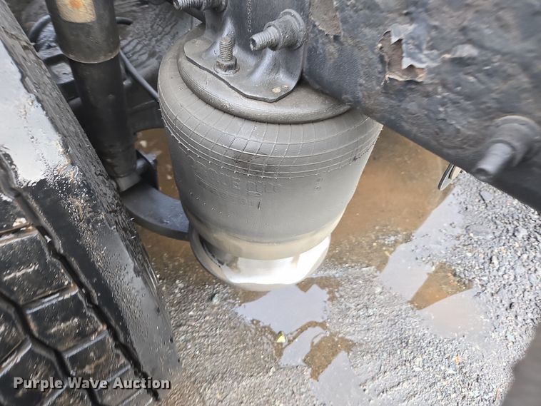 image for item DW1750 2015 Freightliner Cascadia semi truck