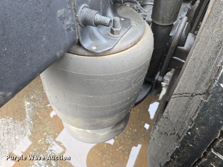 image for item DW1750 2015 Freightliner Cascadia semi truck