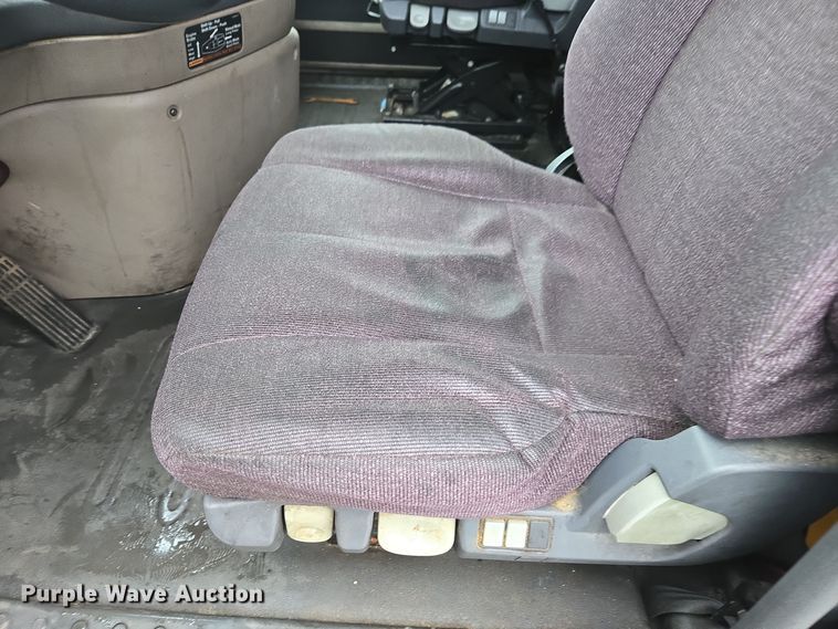 image for item DW1750 2015 Freightliner Cascadia semi truck