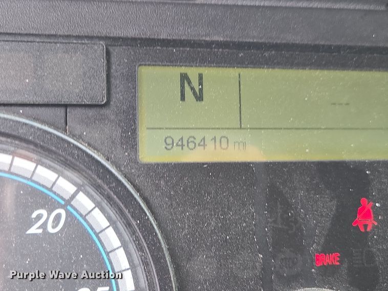 image for item DW1750 2015 Freightliner Cascadia semi truck