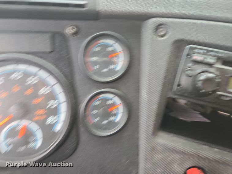 image for item DW1750 2015 Freightliner Cascadia semi truck