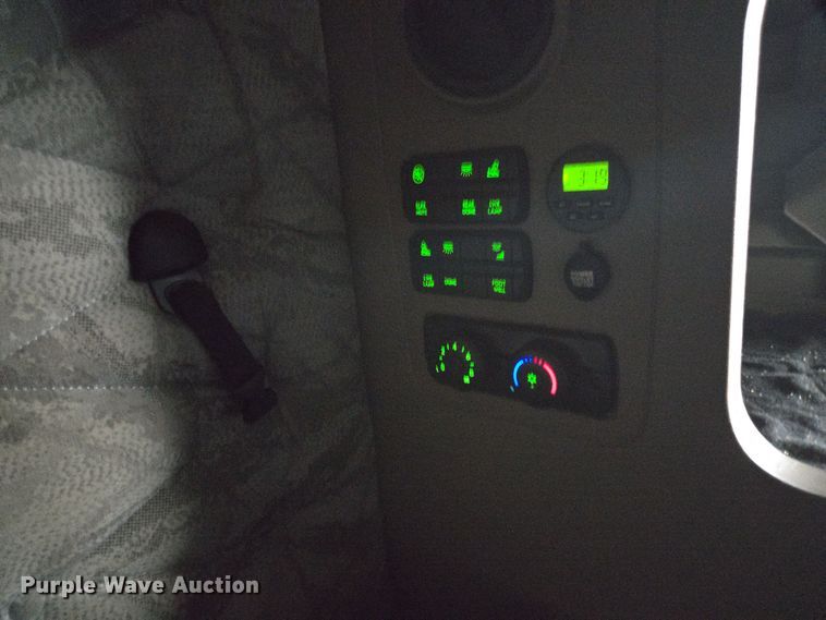 image for item DW1750 2015 Freightliner Cascadia semi truck