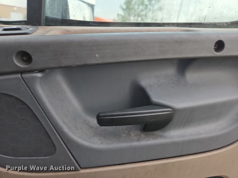 image for item DW1750 2015 Freightliner Cascadia semi truck