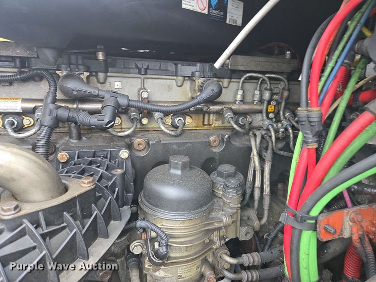 image for item DW1750 2015 Freightliner Cascadia semi truck