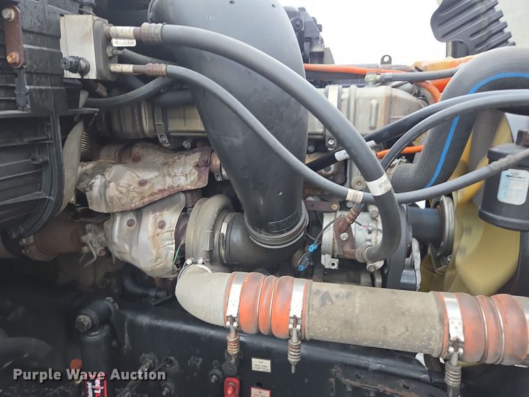 image for item DW1750 2015 Freightliner Cascadia semi truck