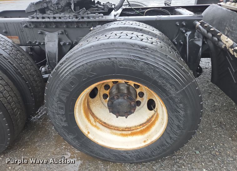 image for item DW1750 2015 Freightliner Cascadia semi truck