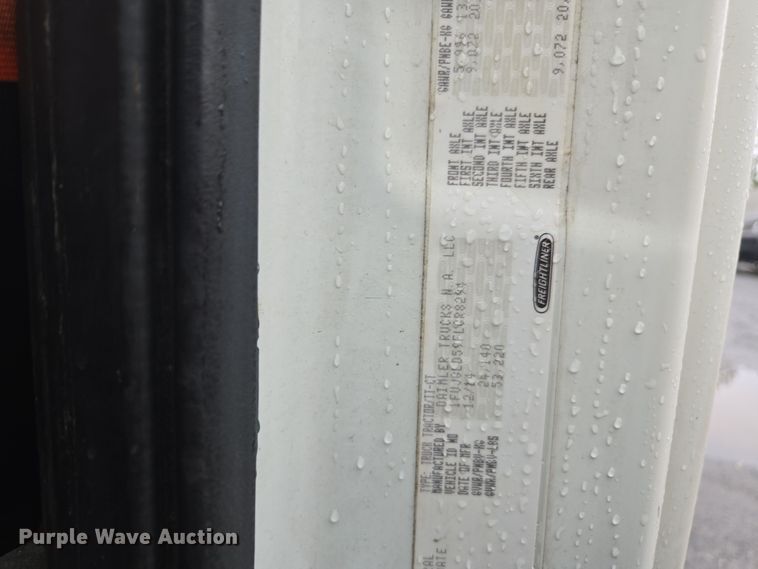 image for item DW1750 2015 Freightliner Cascadia semi truck