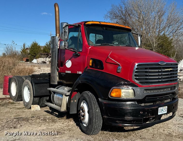 image for item DX1429 2007 Sterling A9500 semi truck