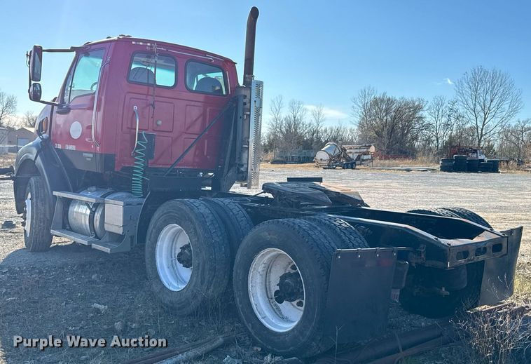 image for item DX1429 2007 Sterling A9500 semi truck