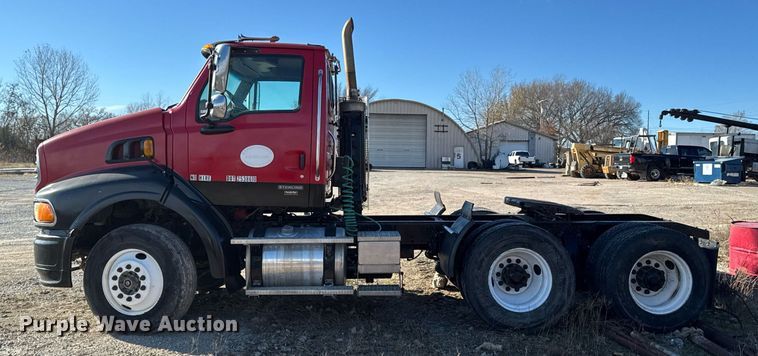 image for item DX1429 2007 Sterling A9500 semi truck