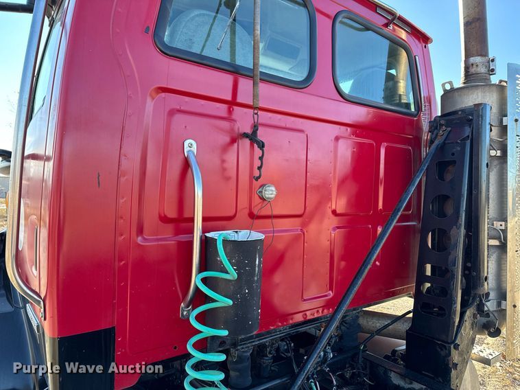 image for item DX1429 2007 Sterling A9500 semi truck