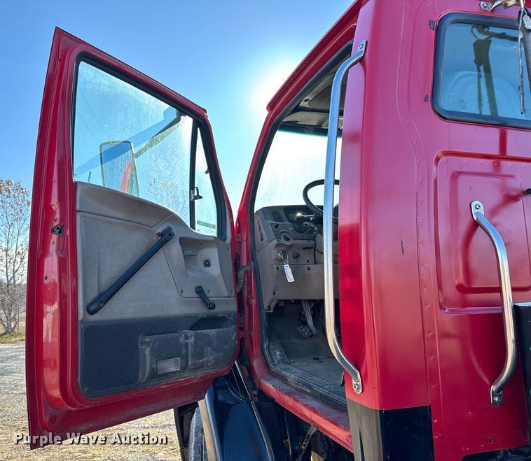 image for item DX1429 2007 Sterling A9500 semi truck