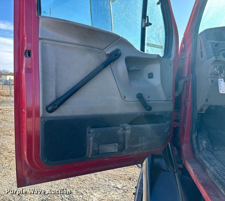 image for item DX1429 2007 Sterling A9500 semi truck