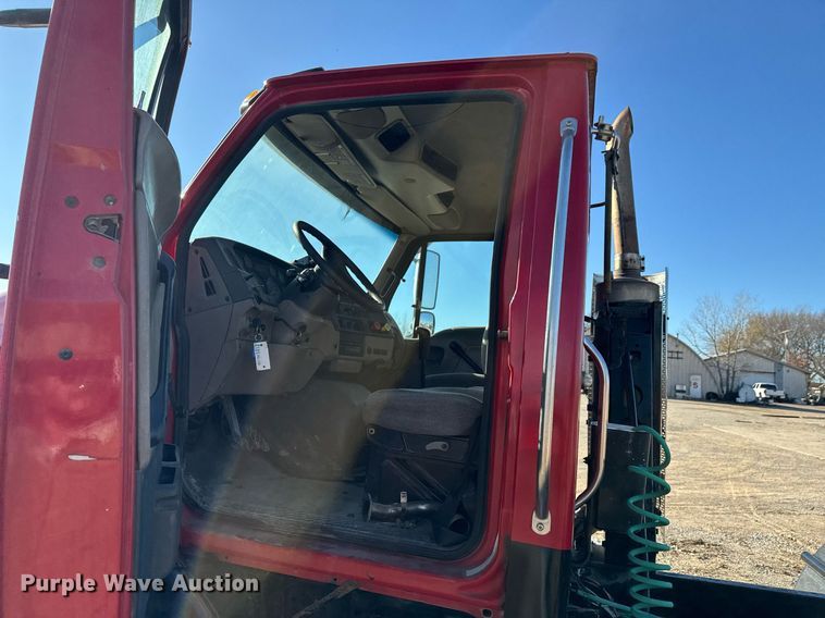 image for item DX1429 2007 Sterling A9500 semi truck