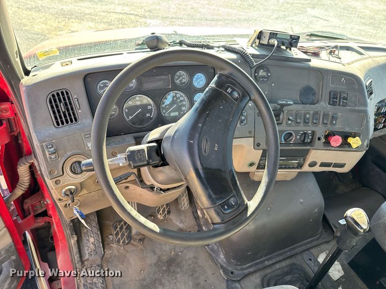 image for item DX1429 2007 Sterling A9500 semi truck