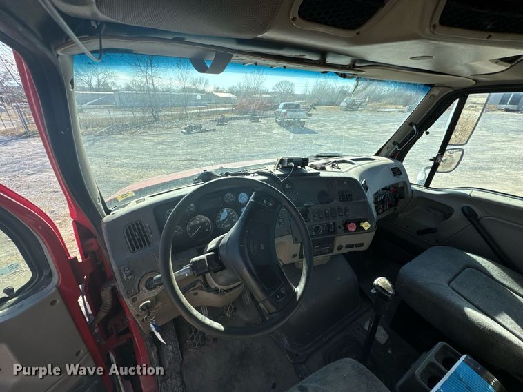 image for item DX1429 2007 Sterling A9500 semi truck