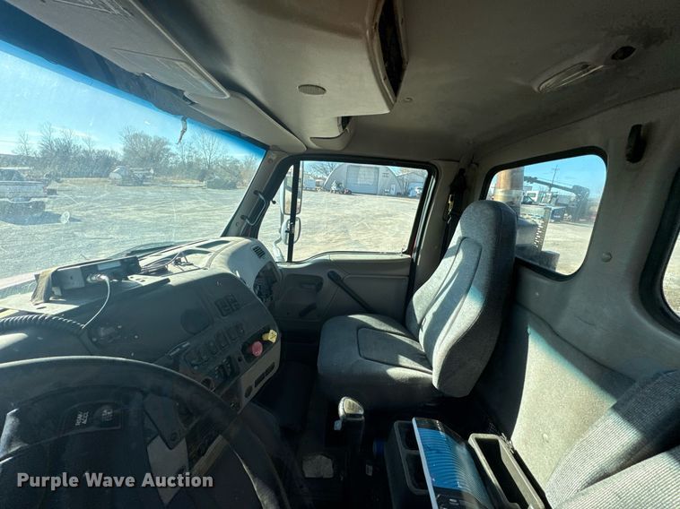 image for item DX1429 2007 Sterling A9500 semi truck