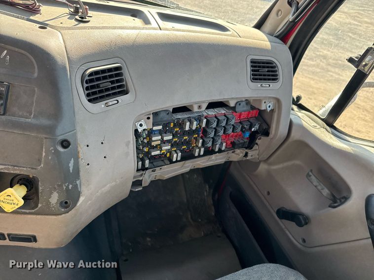 image for item DX1429 2007 Sterling A9500 semi truck