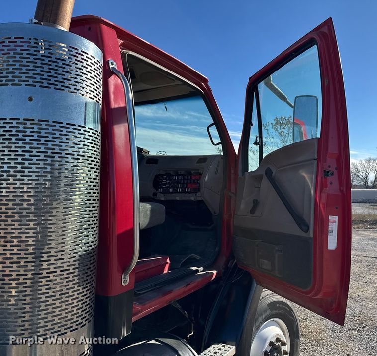 image for item DX1429 2007 Sterling A9500 semi truck