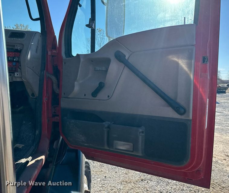 image for item DX1429 2007 Sterling A9500 semi truck