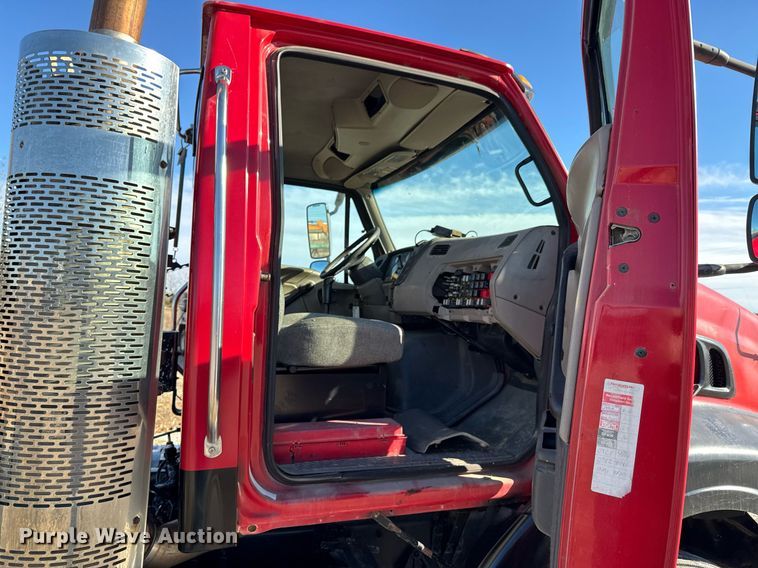 image for item DX1429 2007 Sterling A9500 semi truck
