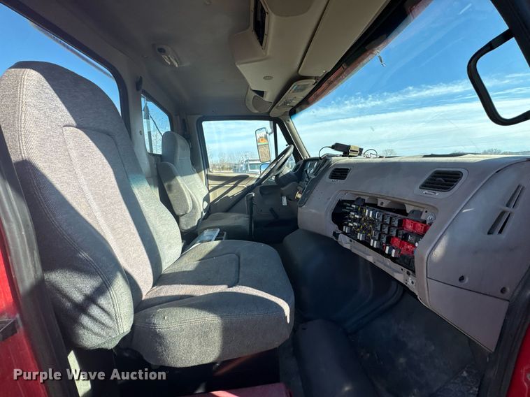 image for item DX1429 2007 Sterling A9500 semi truck