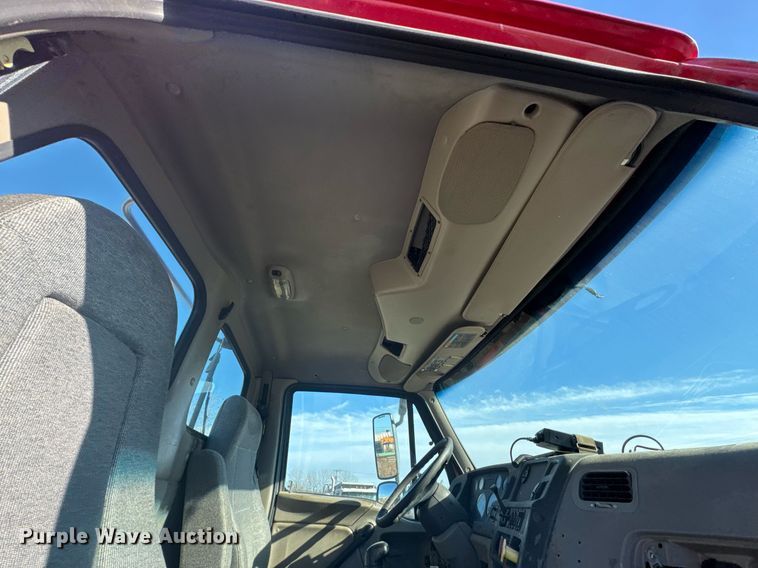 image for item DX1429 2007 Sterling A9500 semi truck