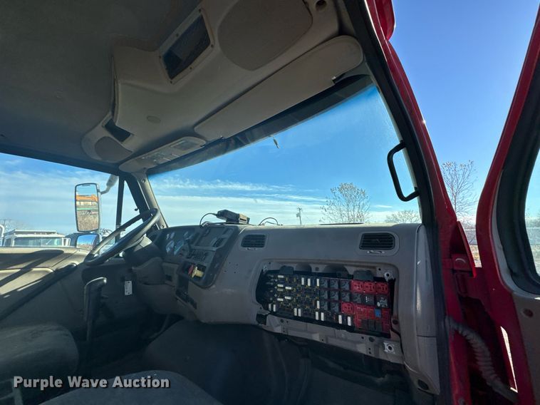 image for item DX1429 2007 Sterling A9500 semi truck