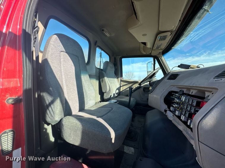 image for item DX1429 2007 Sterling A9500 semi truck