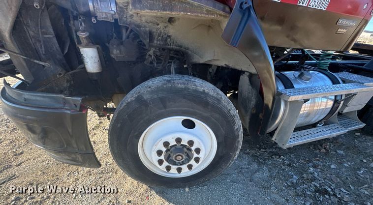 image for item DX1429 2007 Sterling A9500 semi truck